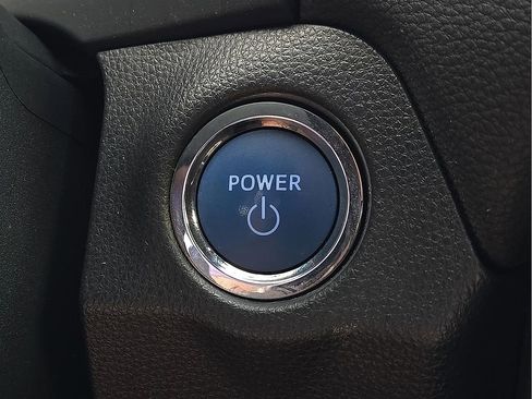Used 2021 Toyota RAV4 XLE w/ Convenience Package AWD/4WD image 17