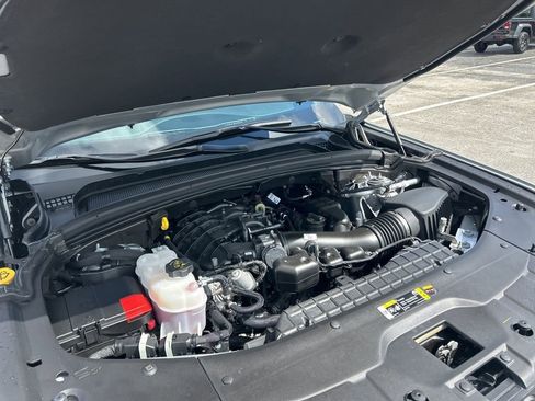 Certified 2025 Jeep Grand Cherokee Limited w/ Black Appearance Package image 18