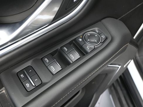 Used 2023 Chevrolet Suburban Premier image 23