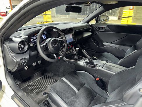 Used 2024 Toyota GR86 Premium image 24