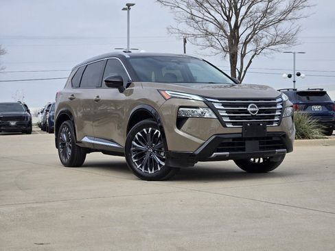 Used 2024 Nissan Rogue Platinum w/ Platinum Premium Package image 1