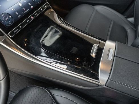 Used 2025 Mercedes-Benz GLC 300 4MATIC image 11