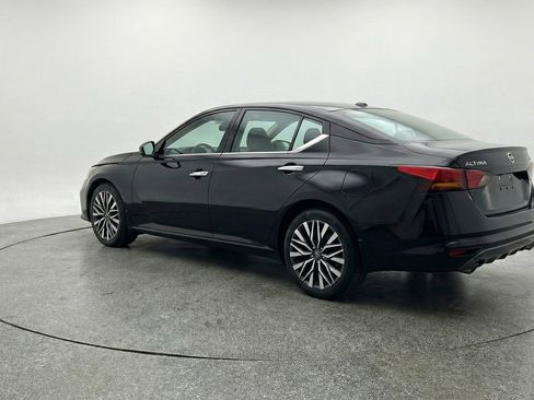 Used 2025 Nissan Altima 2.5 SV FWD image 6