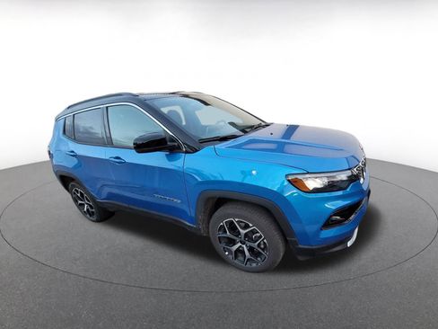 Used 2025 Jeep Compass Limited image 1