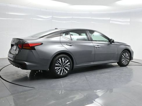 Used 2024 Nissan Altima 2.5 SV FWD image 38