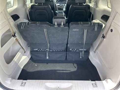 Used 2023 Chrysler Pacifica Touring-L FWD image 45