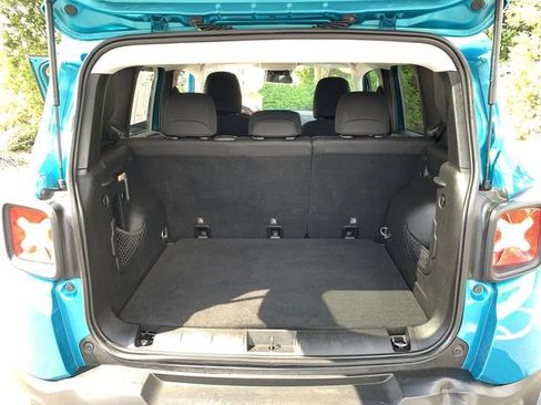 Used 2019 Jeep Renegade Latitude FWD image 31