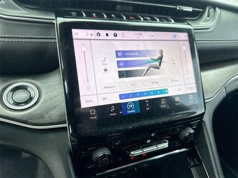 Used 2023 Jeep Grand Cherokee Limited w/ Black Appearance Package image 21