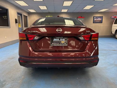Used 2024 Nissan Altima 2.5 SV FWD image 7