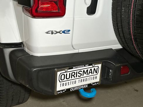 Used 2023 Jeep Wrangler Unlimited Sahara w/ Cold Weather Group image 5