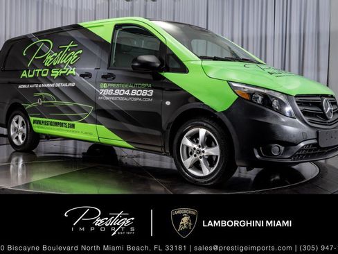 Used 2022 Mercedes-Benz Metris image 1