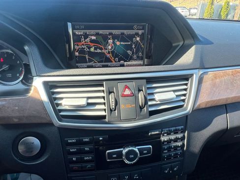 Used 2013 Mercedes-Benz E 550 4MATIC Sedan image 31