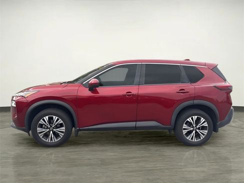 Used 2021 Nissan Rogue SV image 2