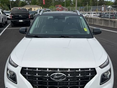 Used 2025 Hyundai Venue Limited image 4