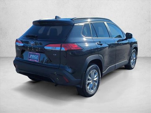 Used 2025 Toyota Corolla Cross LE image 5