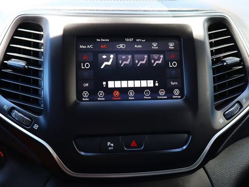 Used 2019 Jeep Cherokee Latitude Plus w/ Comfort/Convenience Group FWD image 49