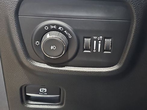 Used 2023 Jeep Grand Cherokee Limited image 25