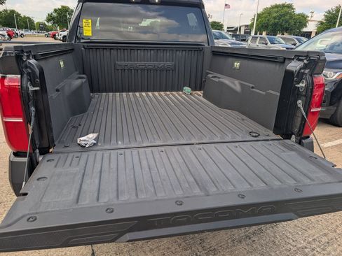 Used 2025 Toyota Tacoma SR image 29