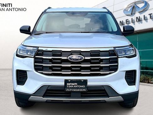 Used 2025 Ford Explorer Active AWD/4WD image 4