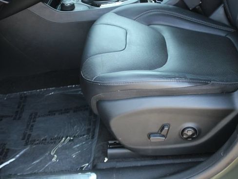 Used 2019 Jeep Cherokee Limited AWD/4WD image 19