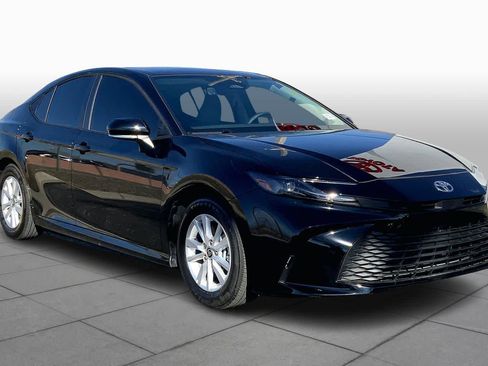 Used 2025 Toyota Camry LE w/ Convenience Package image 3