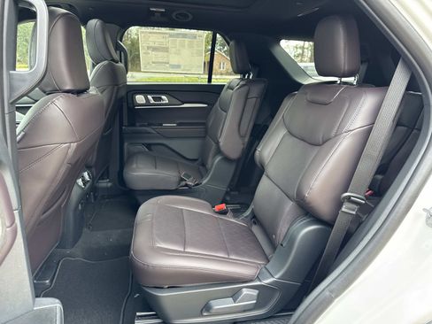 New 2026 Ford Explorer Platinum image 7