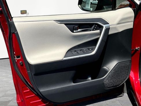 Used 2019 Toyota RAV4 Limited AWD/4WD image 20
