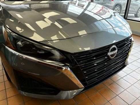 Used 2024 Nissan Altima 2.5 S FWD image 2