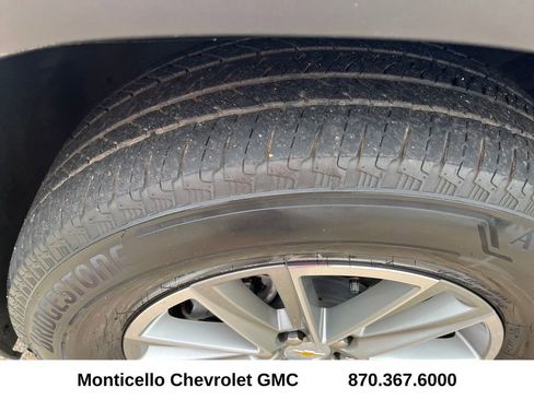 Used 2023 Chevrolet Traverse LT FWD image 29