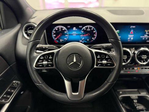 Used 2021 Mercedes-Benz GLA 250 4MATIC w/ Premium Package image 16