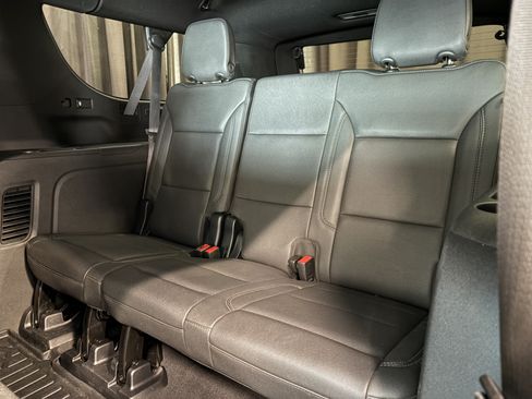 Used 2023 Chevrolet Suburban LT RWD image 10