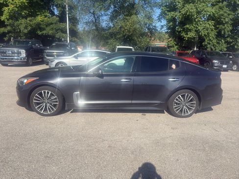 Used 2019 Kia Stinger RWD image 1