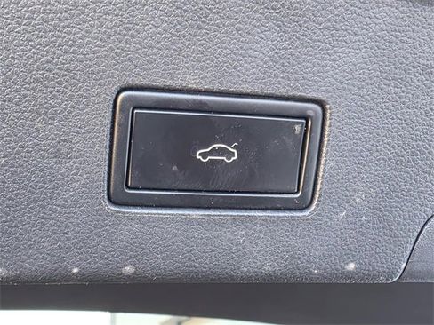 Used 2020 Volkswagen Atlas Cross Sport SEL image 13