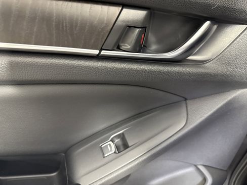 Used 2020 Honda Accord EX-L image 18