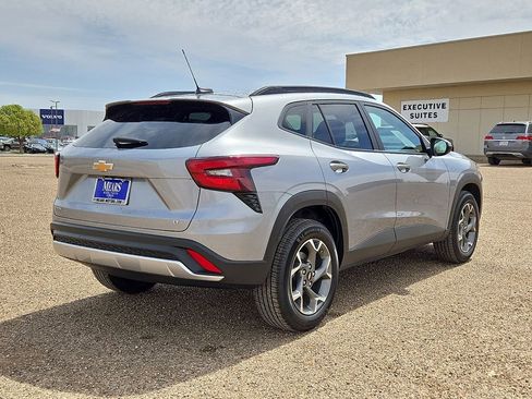 Used 2024 Chevrolet Trax LT image 5