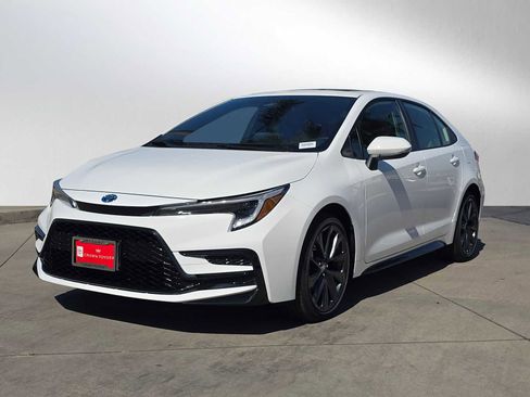 Certified 2025 Toyota Corolla SE w/ SE Premium Package FWD image 7