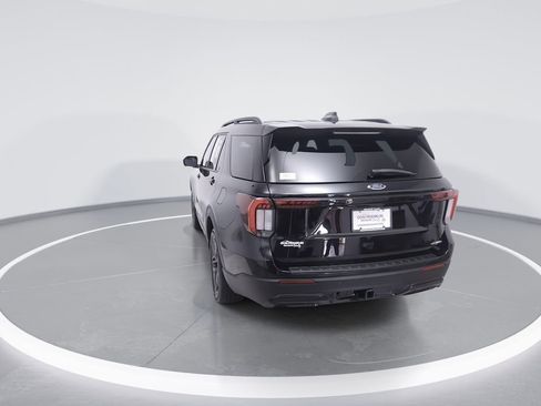 Used 2025 Ford Explorer ST-Line w/ ST-Line Street Pack AWD/4WD image 7