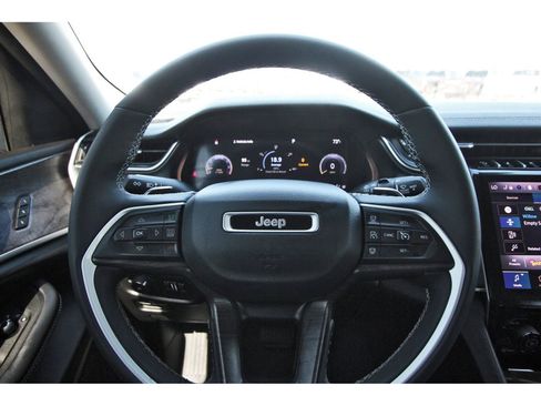 Used 2023 Jeep Grand Cherokee L Limited image 16