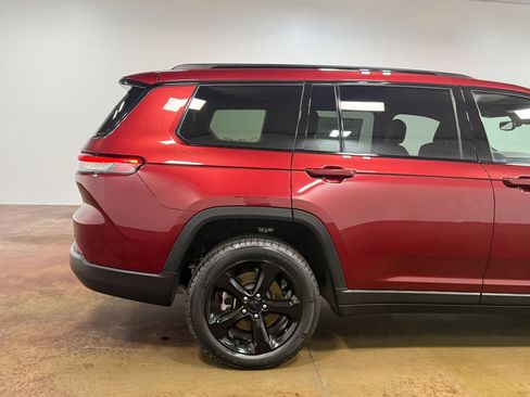 Used 2023 Jeep Grand Cherokee L Laredo AWD/4WD image 33