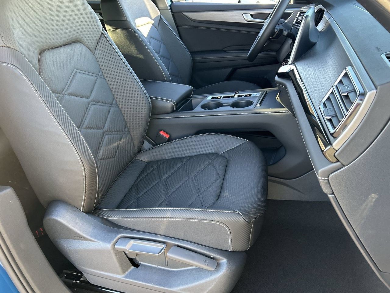 New 2026 Volkswagen Atlas Cross Sport SE FWD image 7