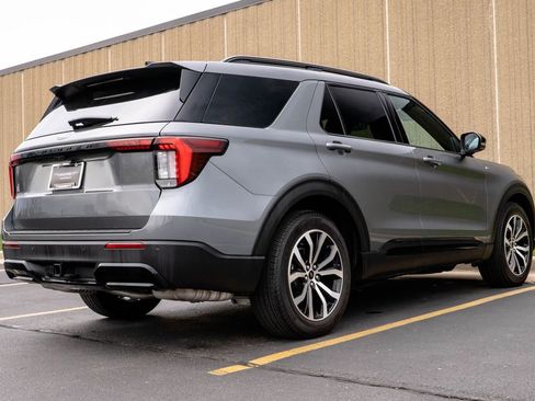 Used 2025 Ford Explorer ST-Line w/ Premium Package RWD image 9