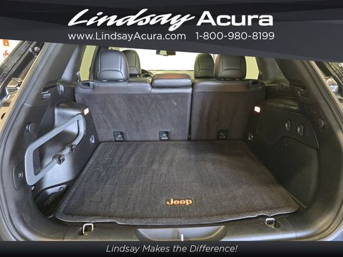 Used 2016 Jeep Cherokee Overland w/ Technology Group AWD/4WD image 9