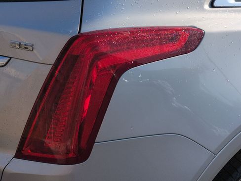 Used 2018 Cadillac XT5 Premium Luxury image 11