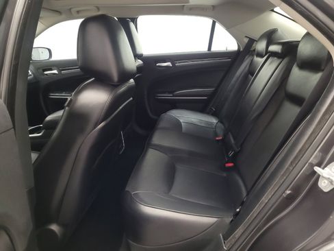 Used 2019 Chrysler 300 Limited RWD image 18