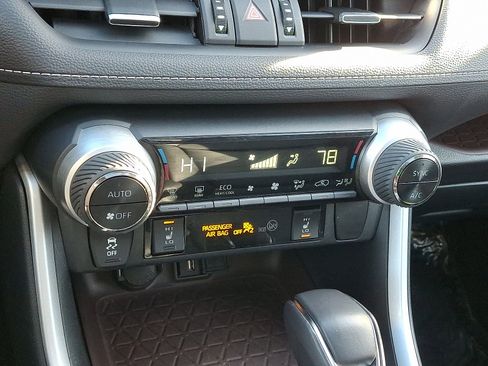 Used 2020 Toyota RAV4 Limited image 13