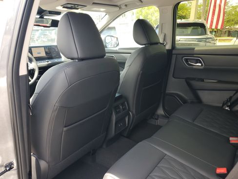 New 2025 Nissan Rogue Platinum image 16