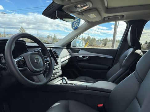 Used 2024 Volvo XC90 B5 Core w/ Protection Package Premier image 17