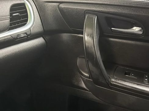 Used 2017 Chevrolet Traverse LT w/ Style and Technology Package FWD image 16
