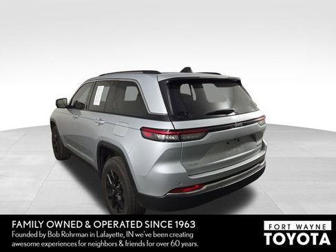 Used 2022 Jeep Grand Cherokee Limited image 9