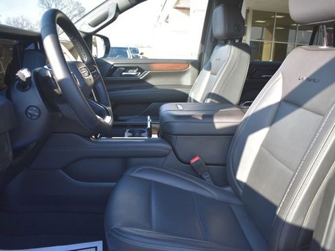Used 2025 GMC Yukon Denali image 17